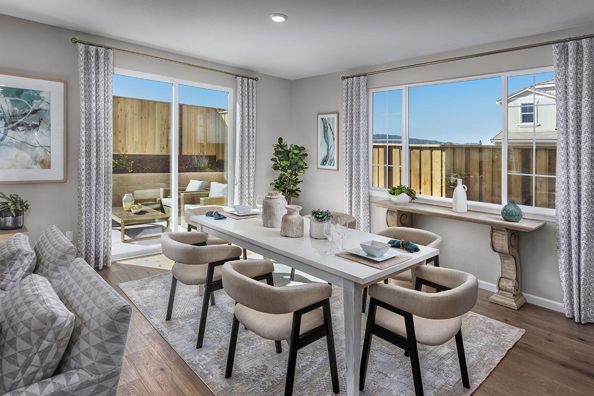 Detail Gallery Image 6 of 11 For 2201 Daisy Dr, Hollister,  CA 95023 - 3 Beds | 2/1 Baths