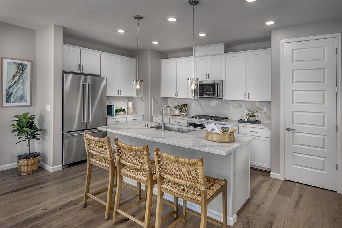 Detail Gallery Image 7 of 11 For 2201 Daisy Dr, Hollister,  CA 95023 - 3 Beds | 2/1 Baths