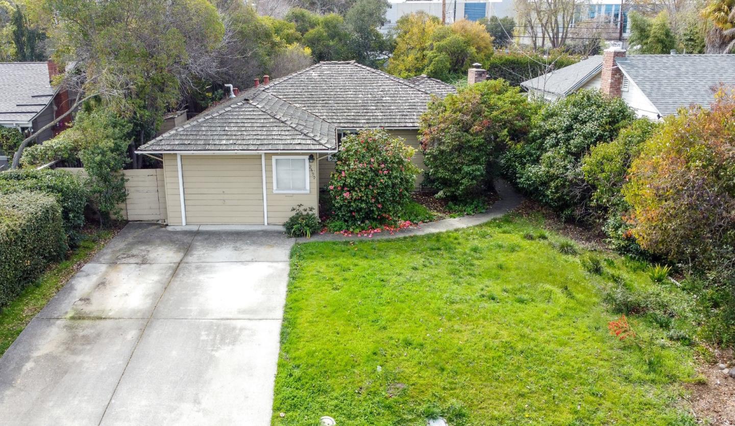 Detail Gallery Image 2 of 31 For 2590 Emerson St, Palo Alto,  CA 94301 - 2 Beds | 1 Baths