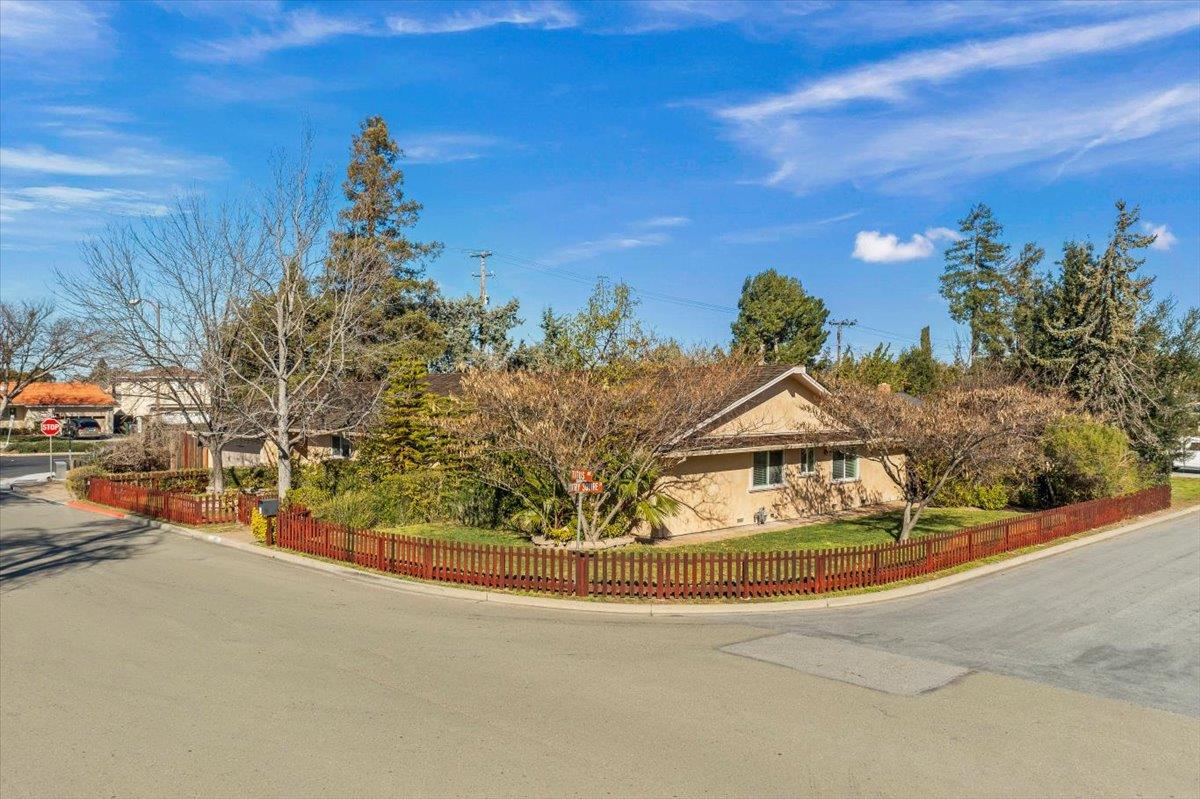 Detail Gallery Image 2 of 49 For 12022 Titus Ave, Saratoga,  CA 95070 - 5 Beds | 5 Baths