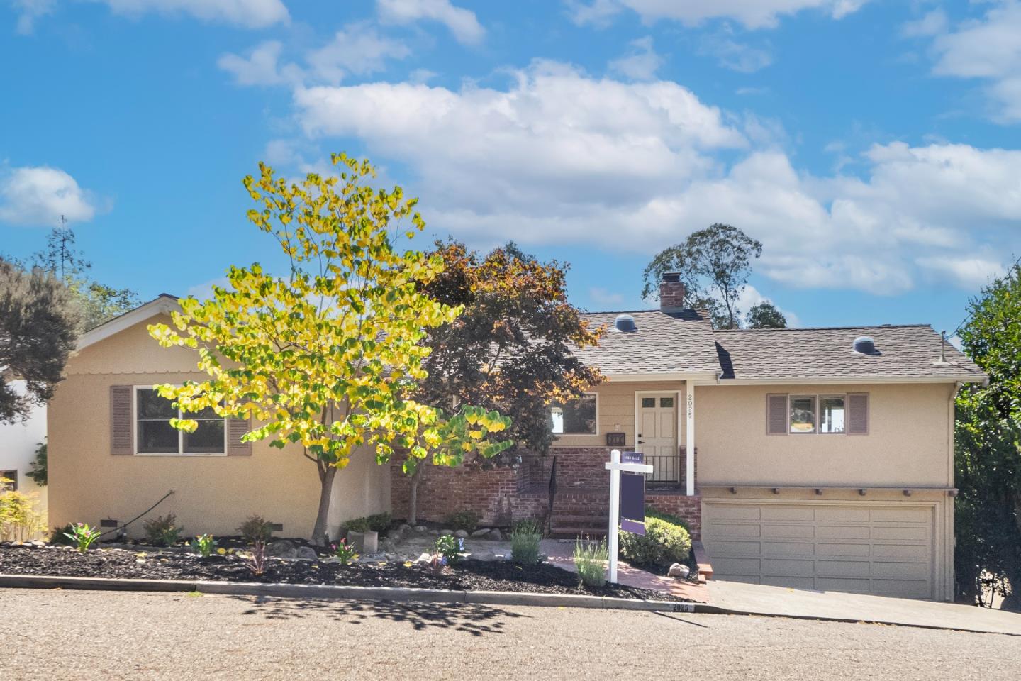 Detail Gallery Image 2 of 57 For 2025 Braemar Rd, Oakland,  CA 94602 - 4 Beds | 3 Baths