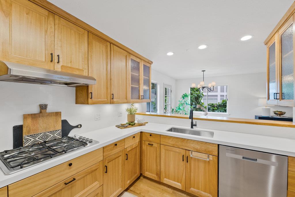 Detail Gallery Image 10 of 33 For 6104 Jason Ct, Aptos,  CA 95003 - 4 Beds | 2/1 Baths