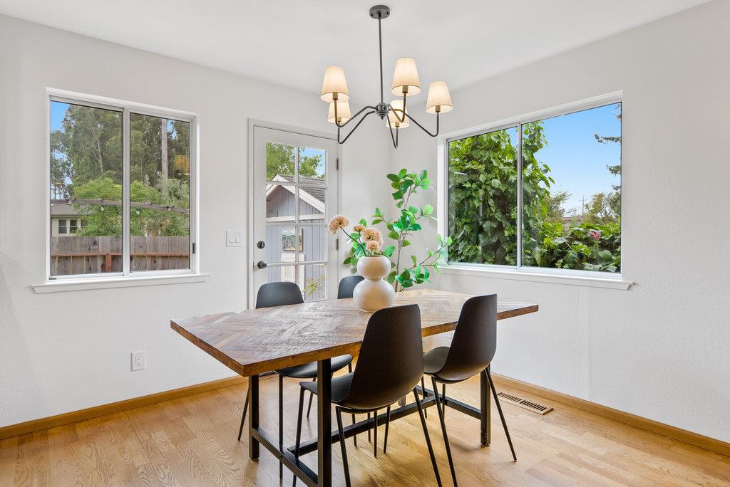 Detail Gallery Image 6 of 33 For 6104 Jason Ct, Aptos,  CA 95003 - 4 Beds | 2/1 Baths