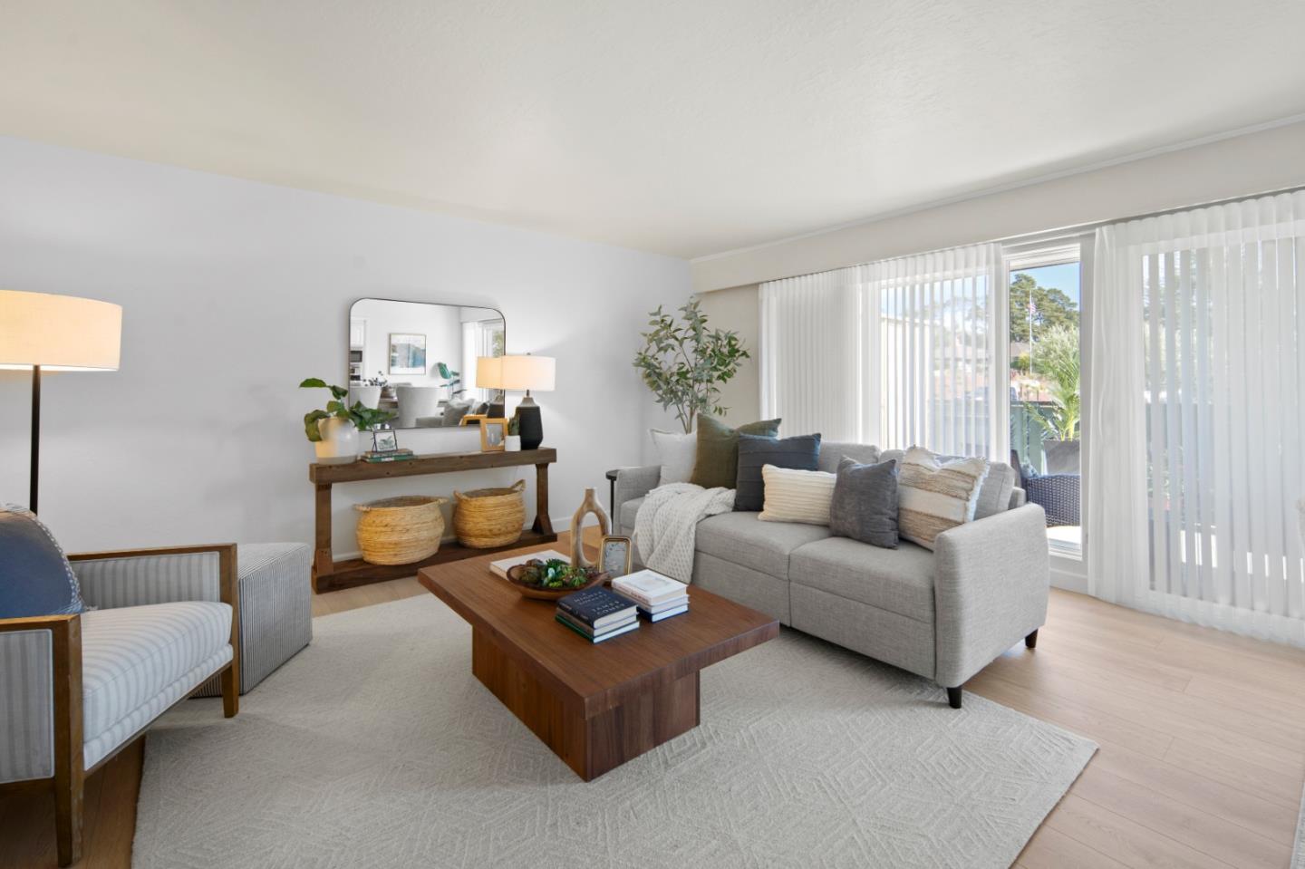 Detail Gallery Image 2 of 49 For 101 Del Mesa Carmel, Carmel,  CA 93923 - 1 Beds | 1 Baths
