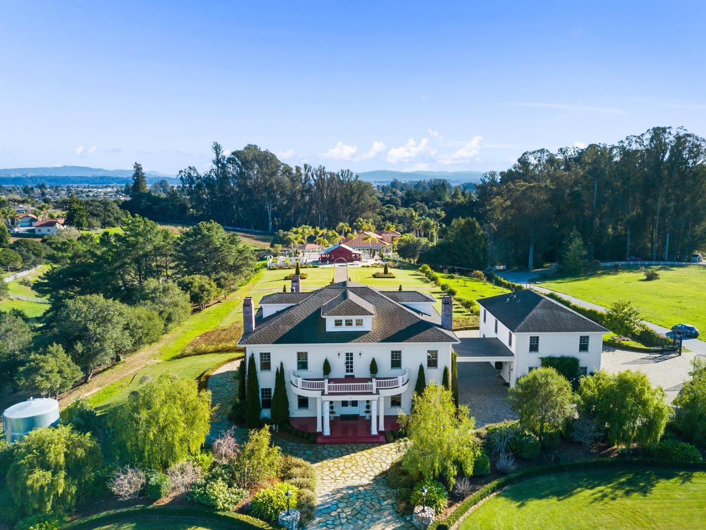 Detail Gallery Image 2 of 97 For 155 Scarlet Ct, Watsonville,  CA 95076 - 3 Beds | 3/1 Baths