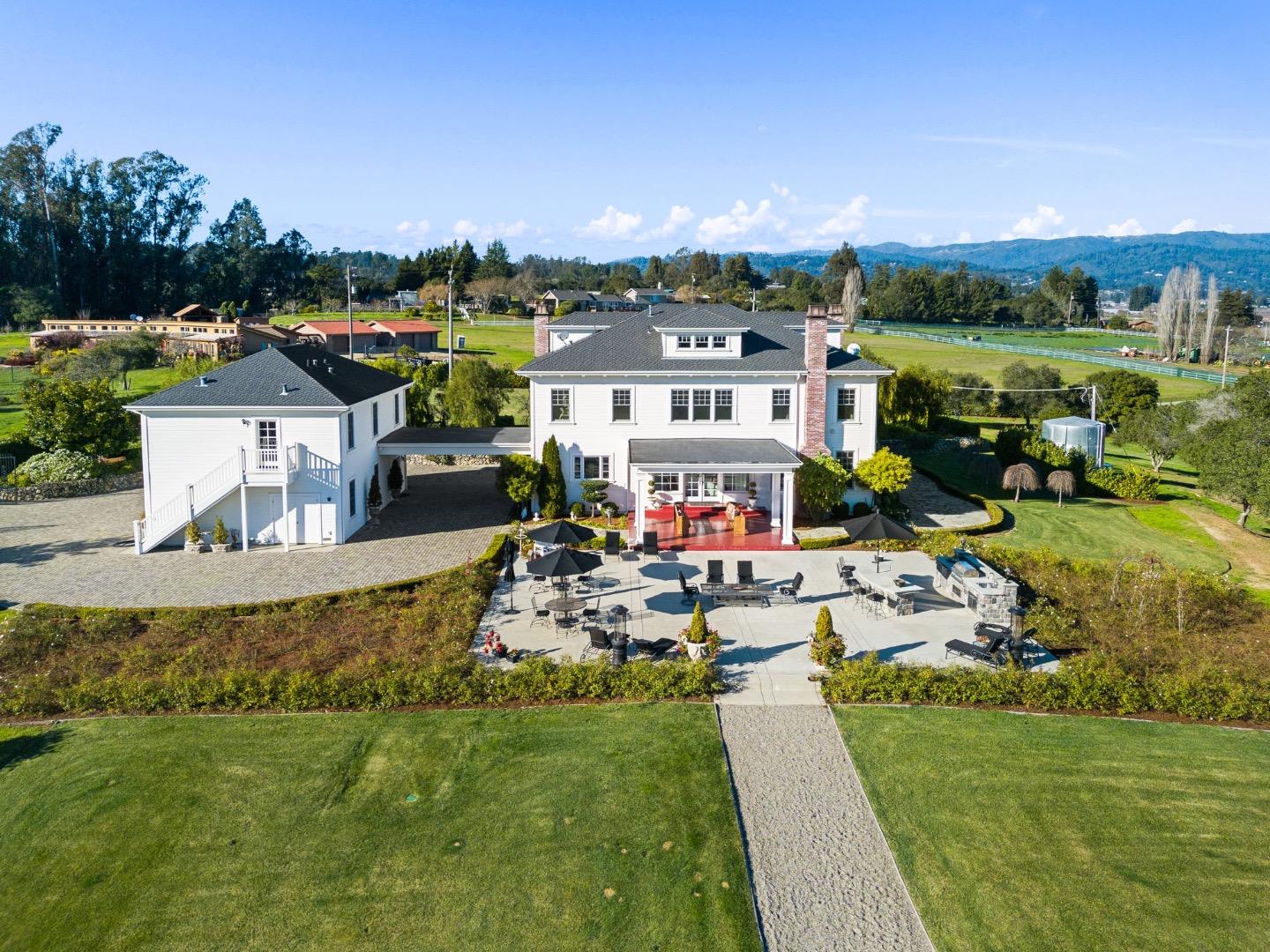 Detail Gallery Image 5 of 97 For 155 Scarlet Ct, Watsonville,  CA 95076 - 3 Beds | 3/1 Baths