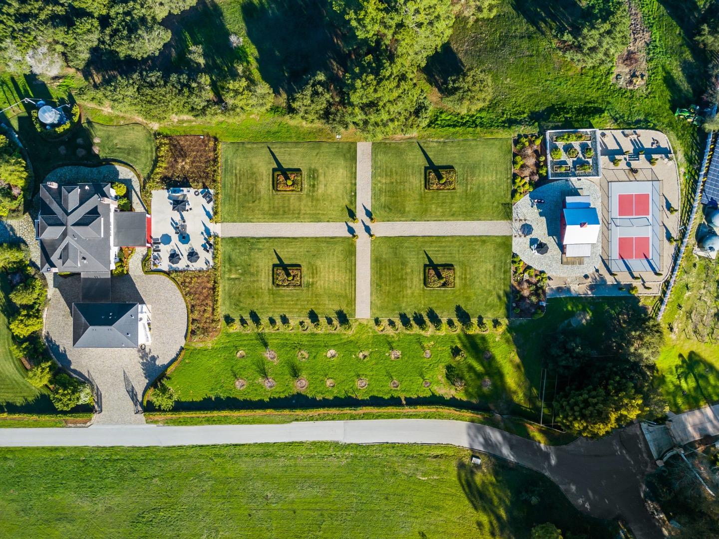 Detail Gallery Image 7 of 97 For 155 Scarlet Ct, Watsonville,  CA 95076 - 3 Beds | 3/1 Baths