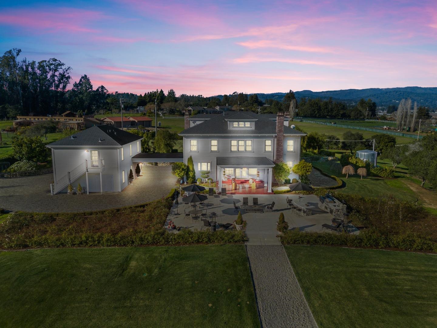 Detail Gallery Image 8 of 97 For 155 Scarlet Ct, Watsonville,  CA 95076 - 3 Beds | 3/1 Baths