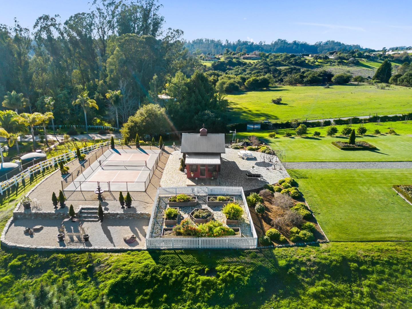 Detail Gallery Image 82 of 97 For 155 Scarlet Ct, Watsonville,  CA 95076 - 3 Beds | 3/1 Baths