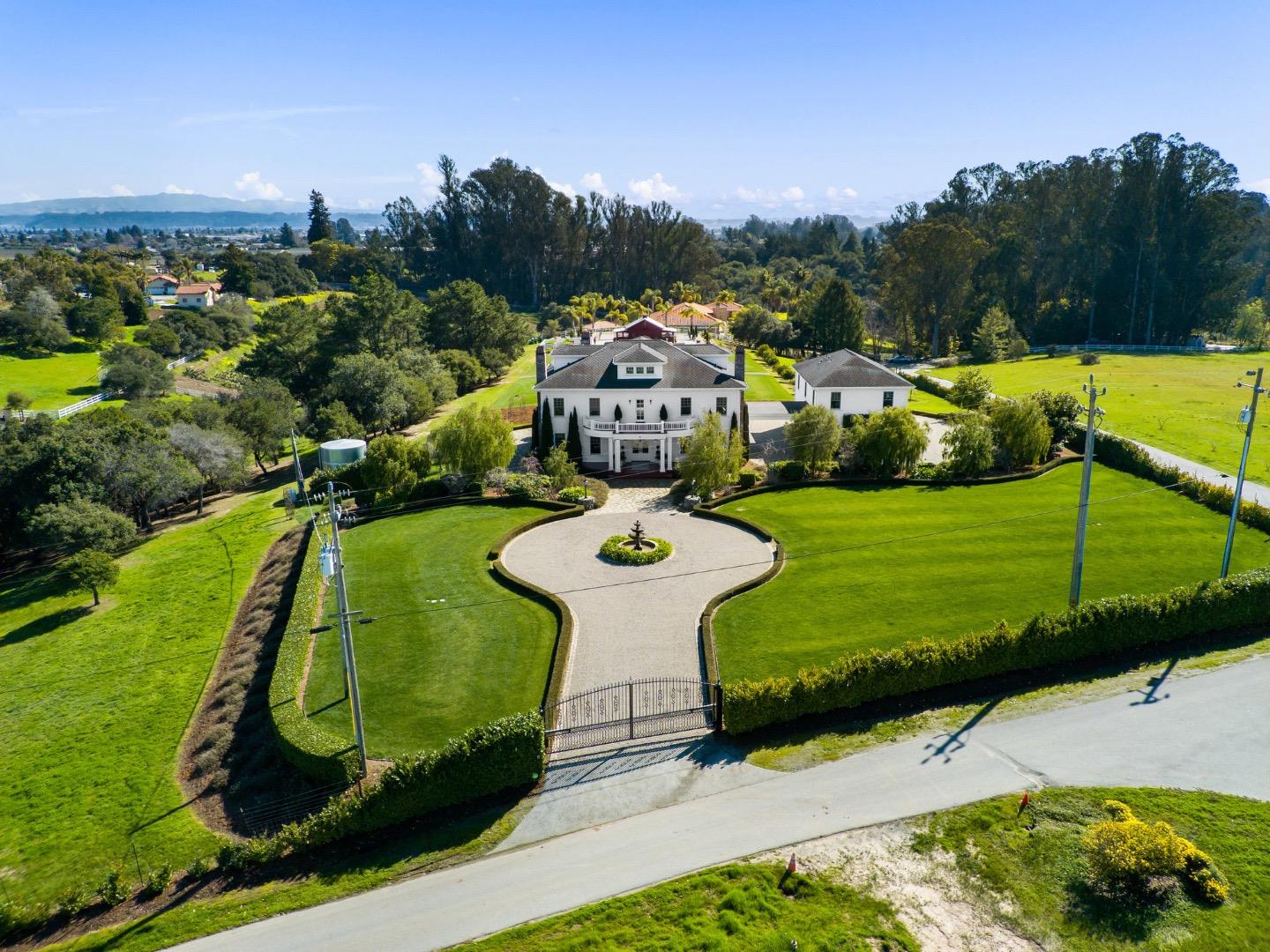 Detail Gallery Image 88 of 97 For 155 Scarlet Ct, Watsonville,  CA 95076 - 3 Beds | 3/1 Baths