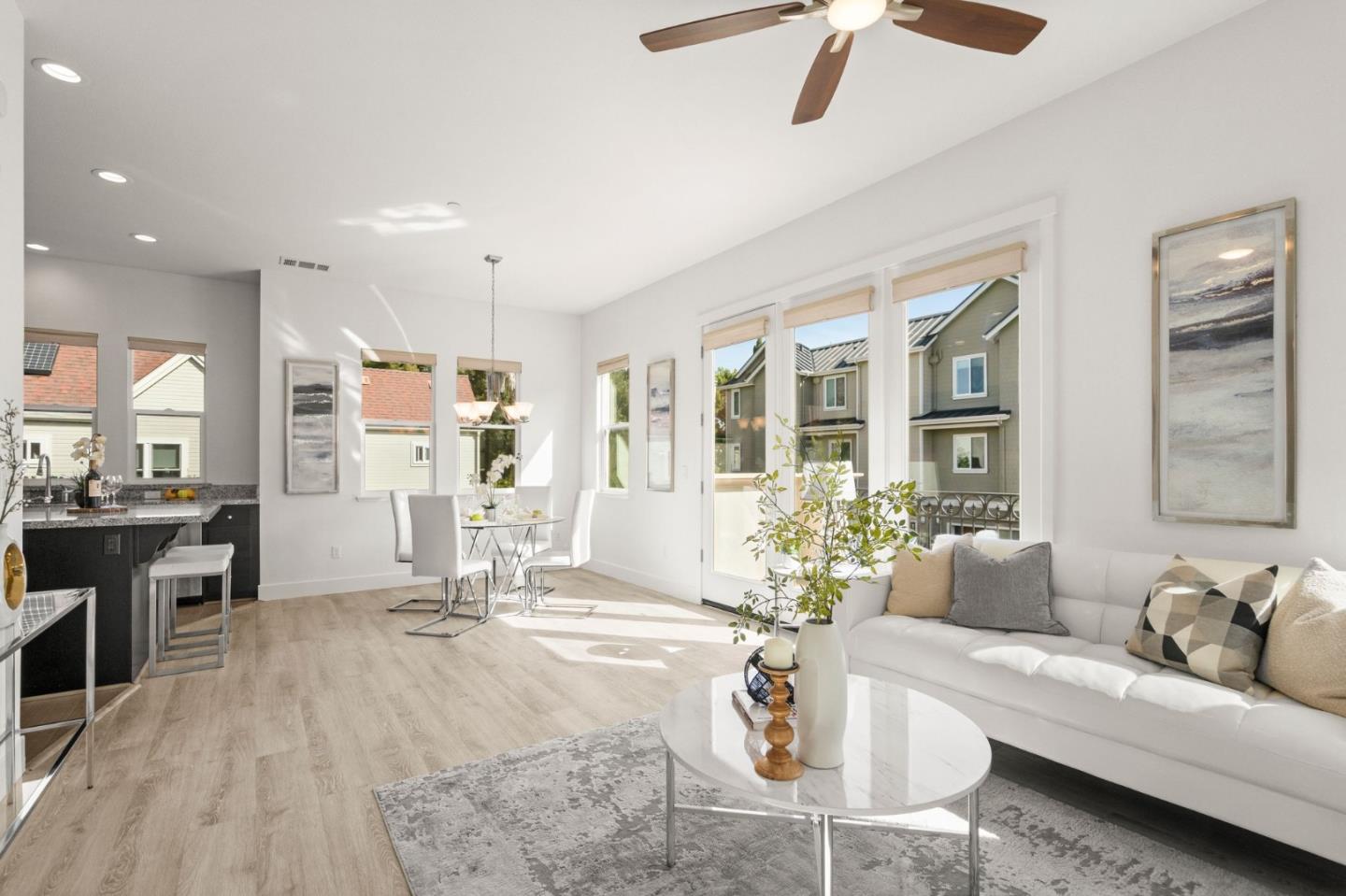 Detail Gallery Image 2 of 24 For 1960 San Luis Ave, Mountain View,  CA 94043 - 2 Beds | 2/1 Baths