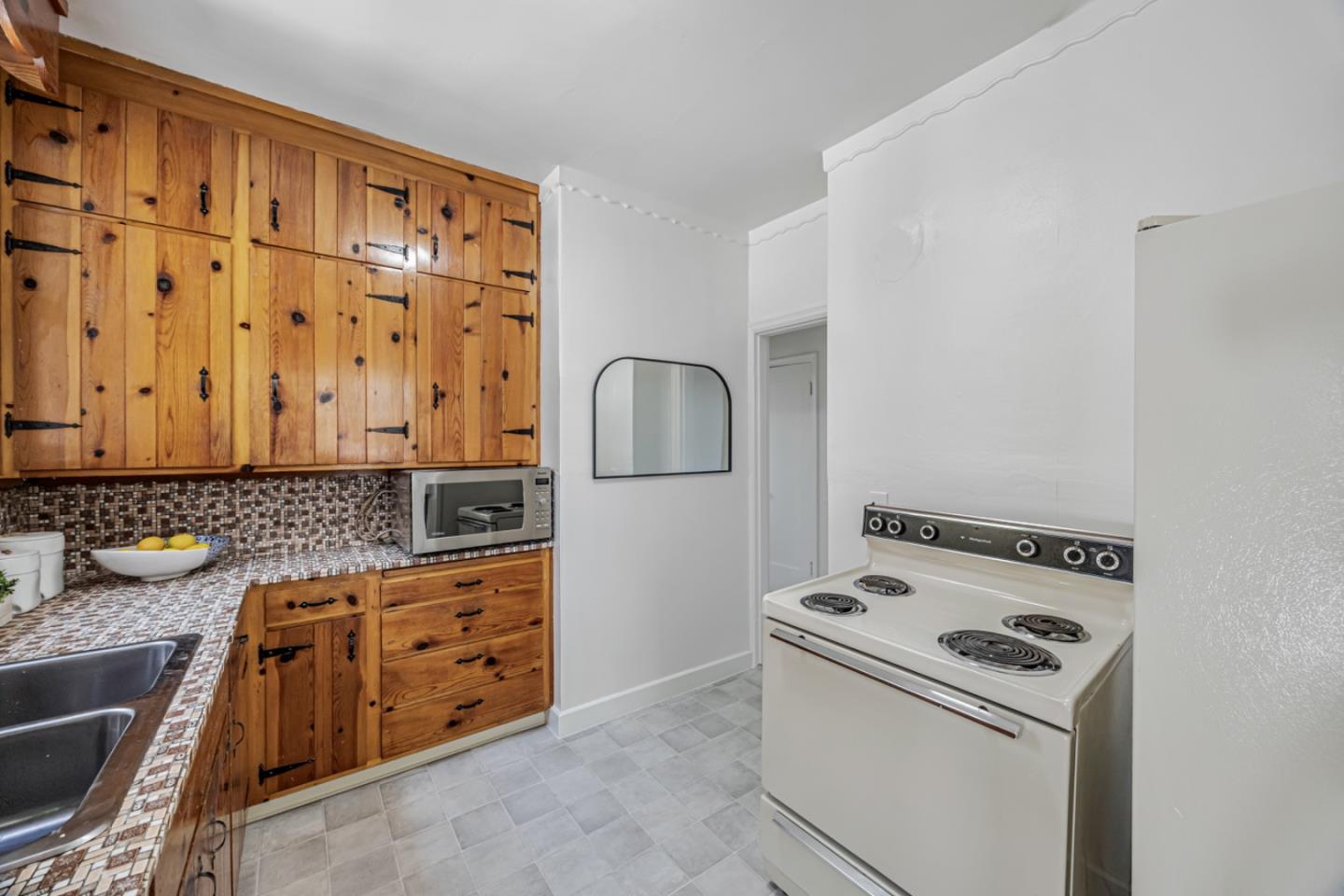 Detail Gallery Image 10 of 34 For 470 Matadero Ave, Palo Alto,  CA 94306 - 2 Beds | 1 Baths