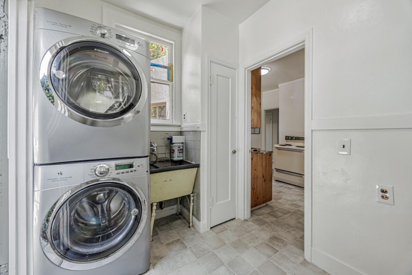Detail Gallery Image 23 of 34 For 470 Matadero Ave, Palo Alto,  CA 94306 - 2 Beds | 1 Baths