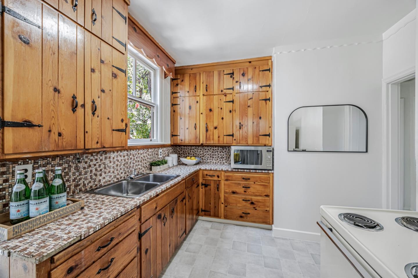 Detail Gallery Image 9 of 34 For 470 Matadero Ave, Palo Alto,  CA 94306 - 2 Beds | 1 Baths