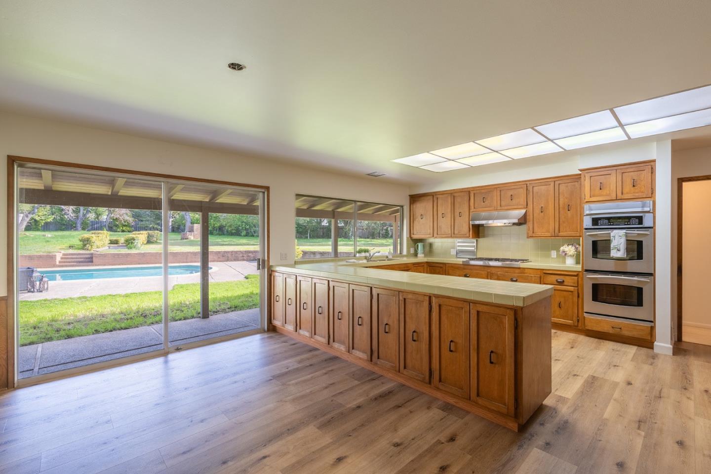 Detail Gallery Image 12 of 39 For 10 Ring Ln, Carmel Valley,  CA 93924 - 5 Beds | 4 Baths