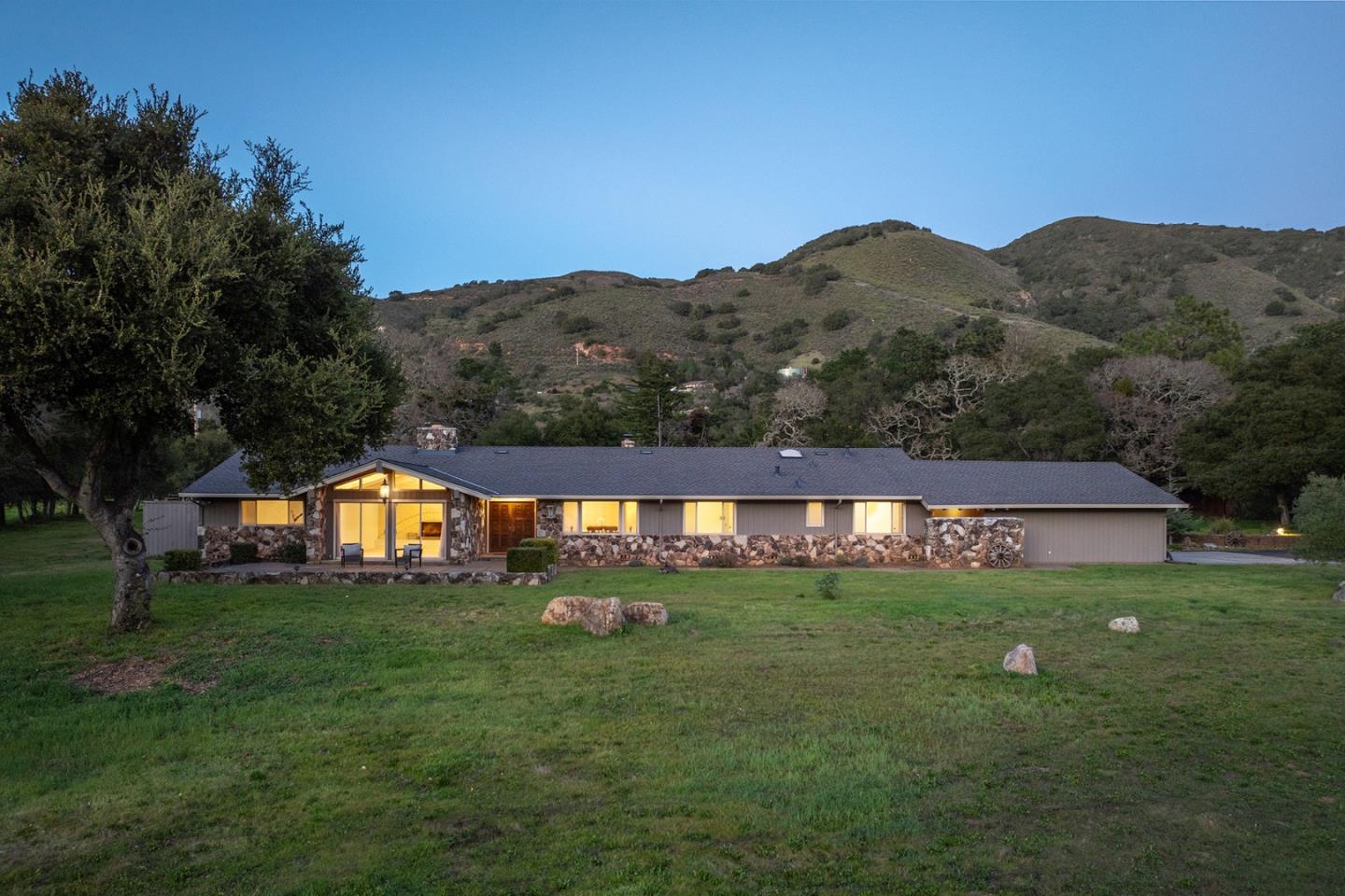 Detail Gallery Image 2 of 39 For 10 Ring Ln, Carmel Valley,  CA 93924 - 5 Beds | 4 Baths