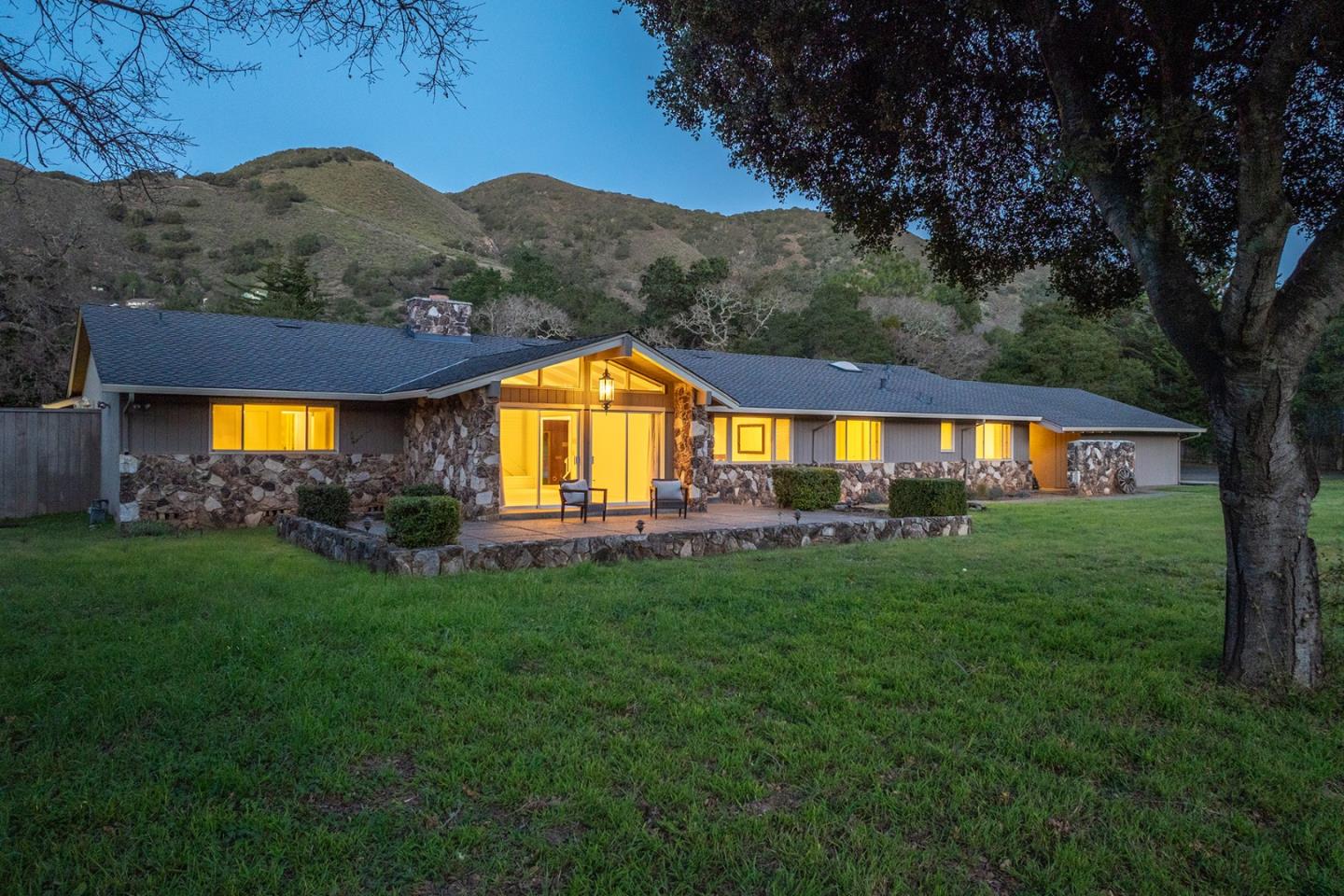 Detail Gallery Image 7 of 39 For 10 Ring Ln, Carmel Valley,  CA 93924 - 5 Beds | 4 Baths