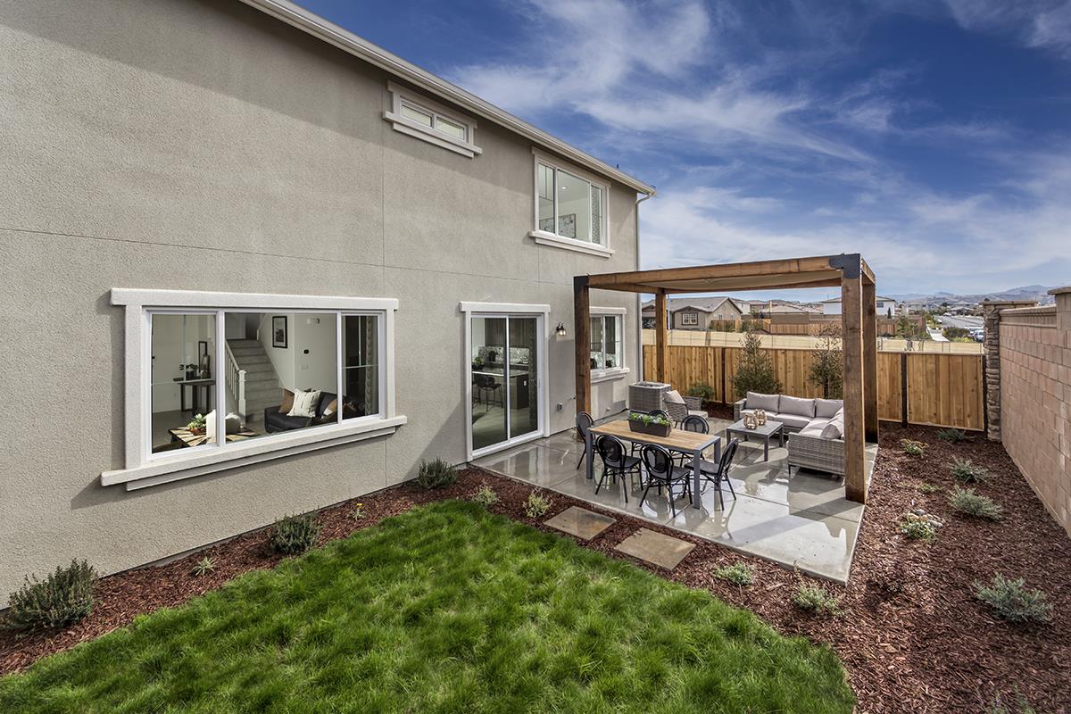 Detail Gallery Image 2 of 13 For 2231 Daisy Dr, Hollister,  CA 95023 - 4 Beds | 2/1 Baths