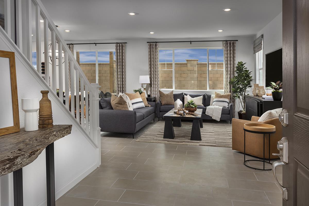 Detail Gallery Image 3 of 13 For 2231 Daisy Dr, Hollister,  CA 95023 - 4 Beds | 2/1 Baths