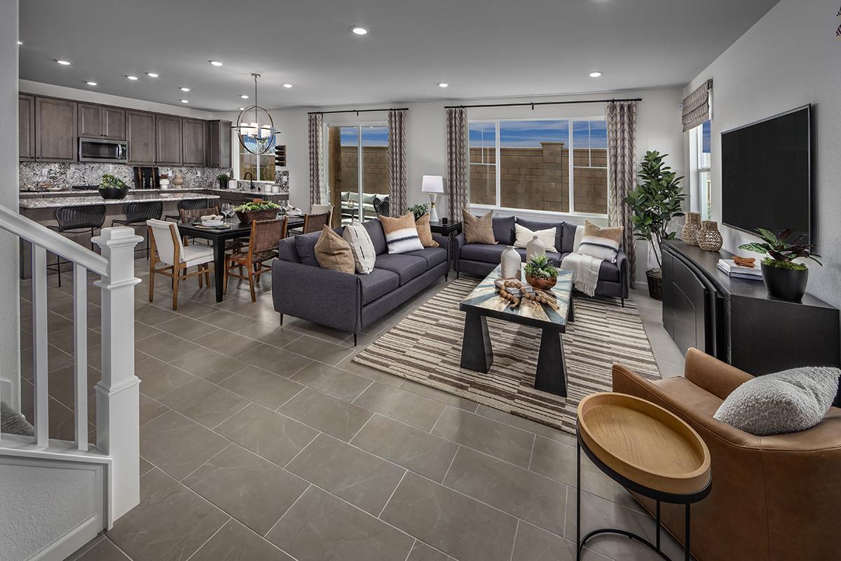 Detail Gallery Image 5 of 13 For 2231 Daisy Dr, Hollister,  CA 95023 - 4 Beds | 2/1 Baths
