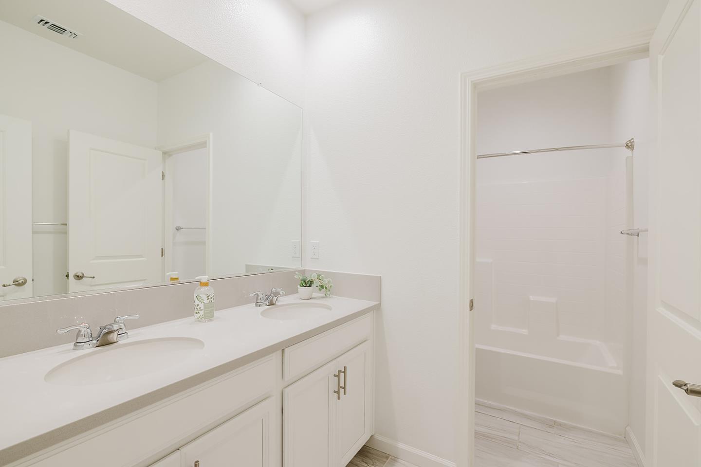 Detail Gallery Image 13 of 59 For 775 Appaloosa Way, Hollister,  CA 95023 - 5 Beds | 3/1 Baths