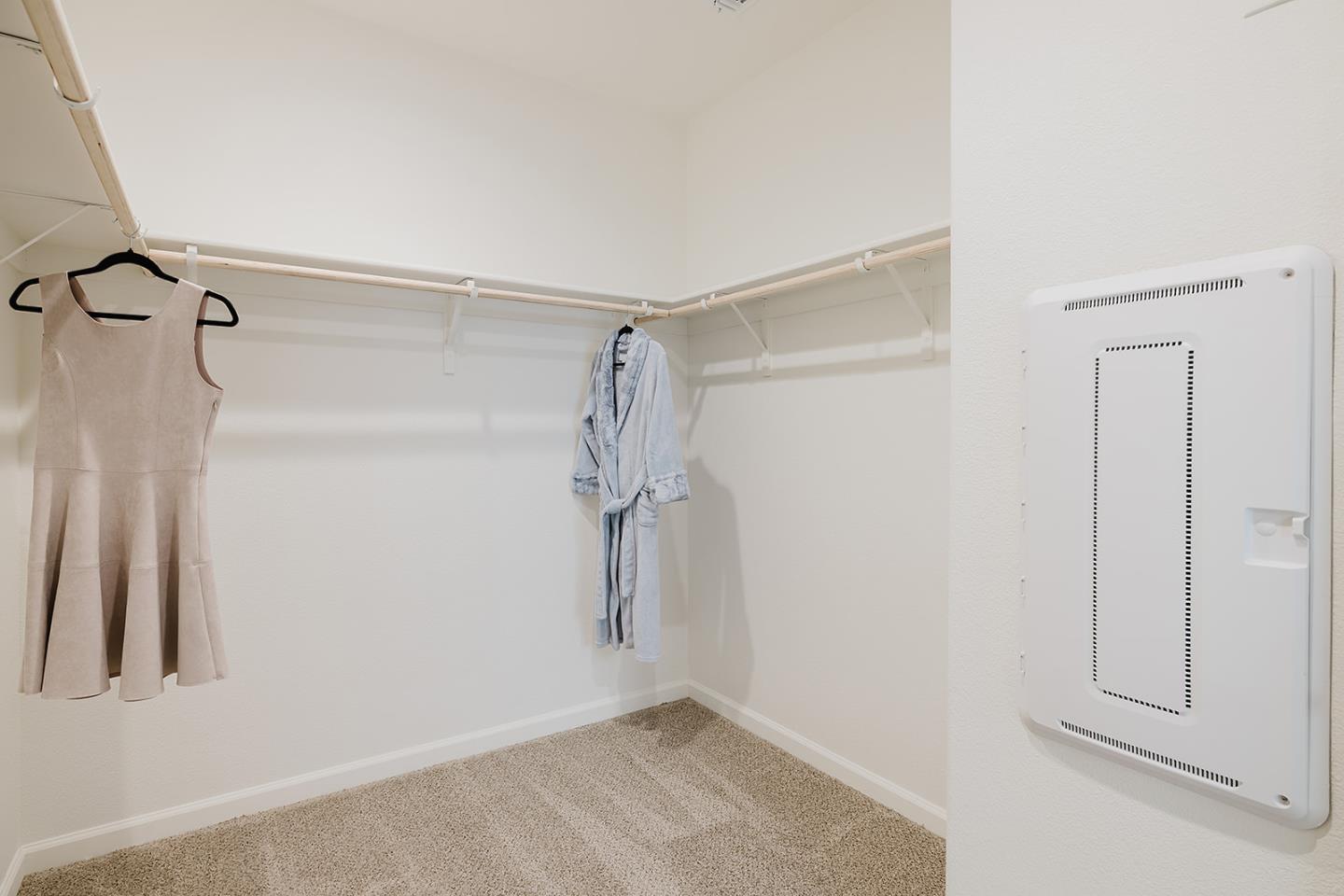 Detail Gallery Image 30 of 59 For 775 Appaloosa Way, Hollister,  CA 95023 - 5 Beds | 3/1 Baths