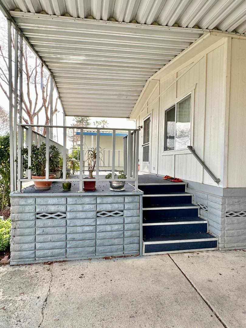 Detail Gallery Image 2 of 12 For 2885 Moss Hollow Dr #2885,  San Jose,  CA 95121 - 2 Beds | 2 Baths
