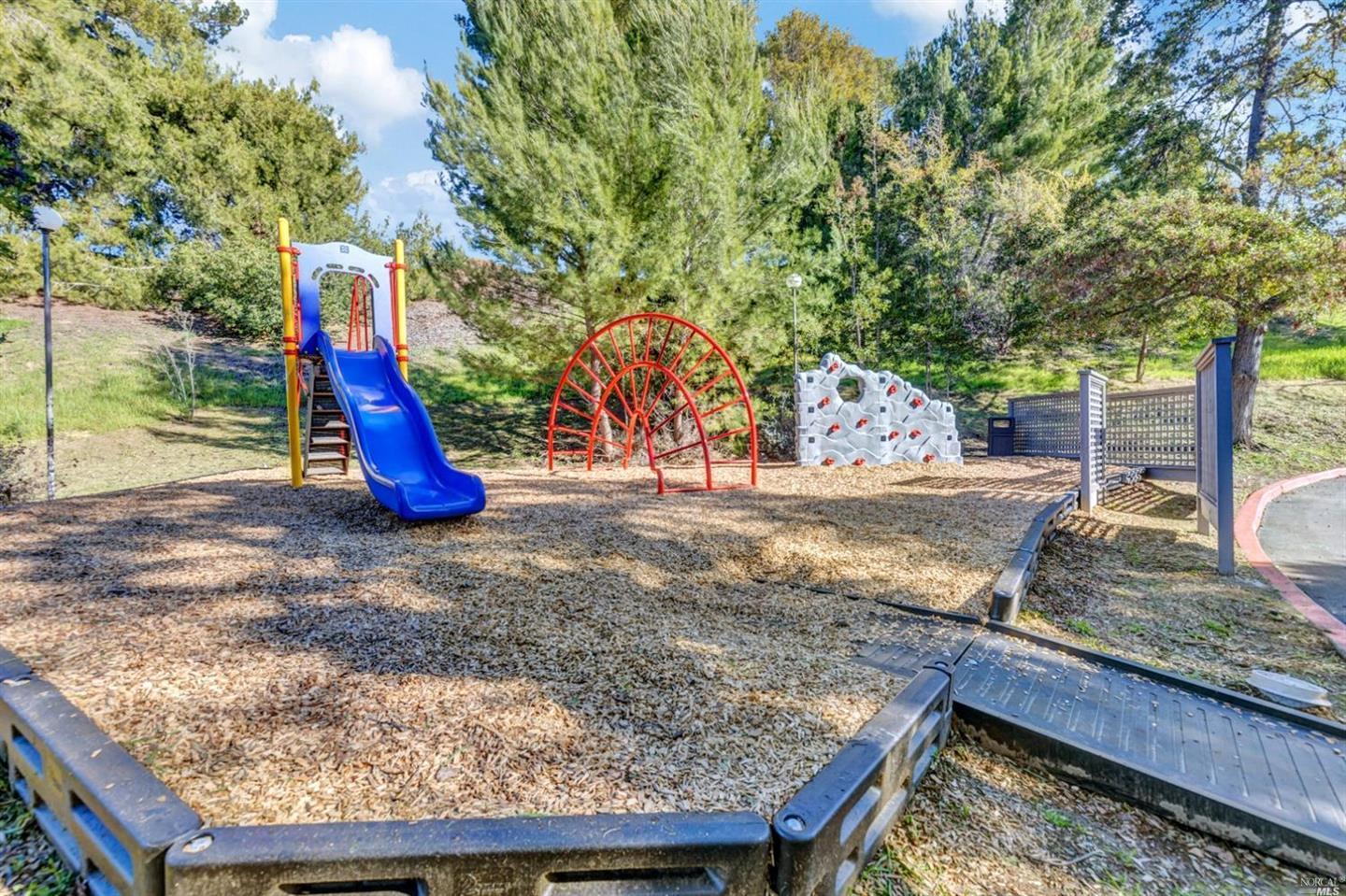 Detail Gallery Image 20 of 23 For 900 Cambridge Dr #128,  Benicia,  CA 94510 - 2 Beds | 1 Baths