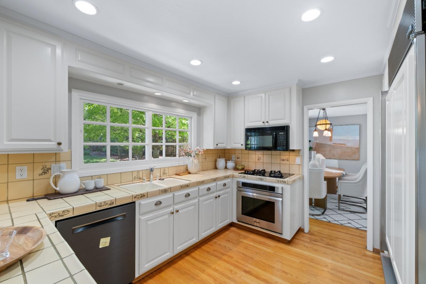 Detail Gallery Image 17 of 66 For 949 Wing Pl, Stanford,  CA 94305 - 5 Beds | 2/1 Baths