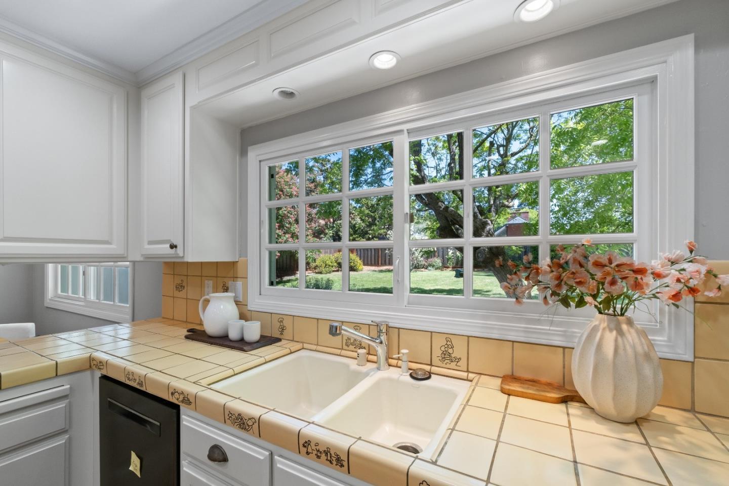 Detail Gallery Image 18 of 66 For 949 Wing Pl, Stanford,  CA 94305 - 5 Beds | 2/1 Baths