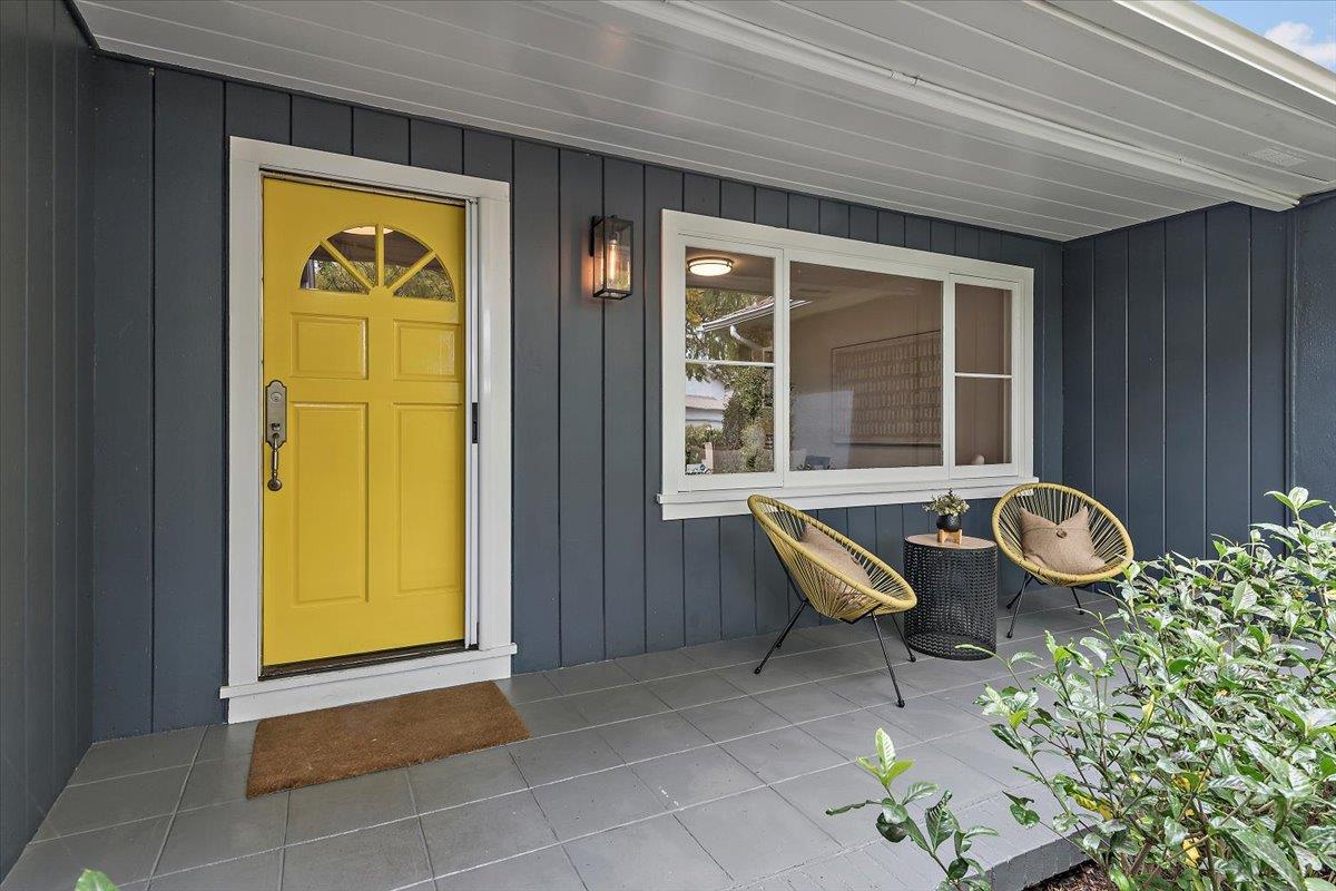 Detail Gallery Image 2 of 32 For 304 W Oakwood Blvd, Redwood City,  CA 94061 - 3 Beds | 2/1 Baths