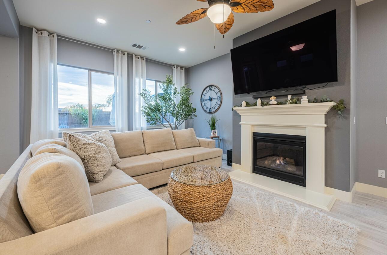 Detail Gallery Image 10 of 39 For 1622 Sunflower Dr, Hollister,  CA 95023 - 3 Beds | 2 Baths