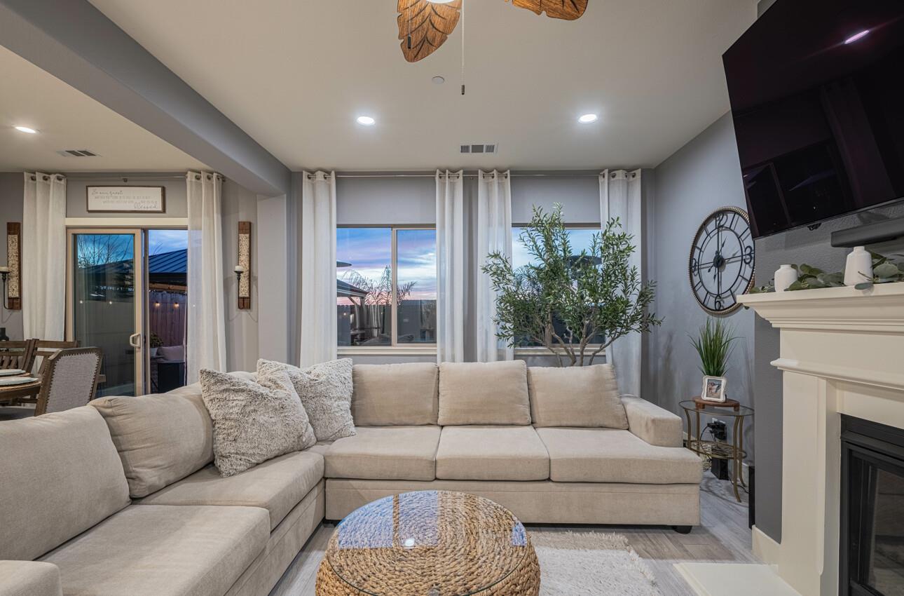 Detail Gallery Image 11 of 39 For 1622 Sunflower Dr, Hollister,  CA 95023 - 3 Beds | 2 Baths