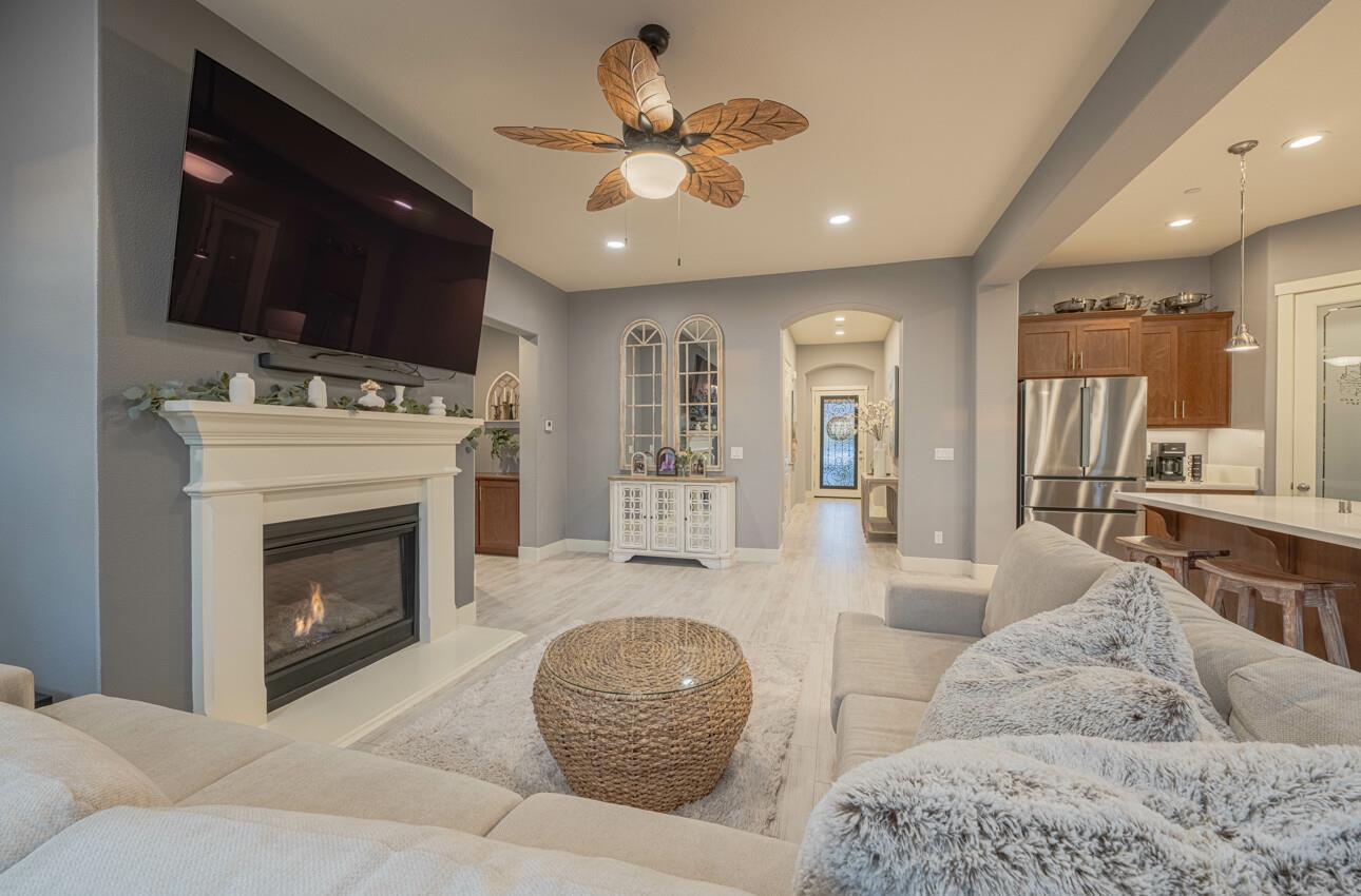 Detail Gallery Image 12 of 39 For 1622 Sunflower Dr, Hollister,  CA 95023 - 3 Beds | 2 Baths
