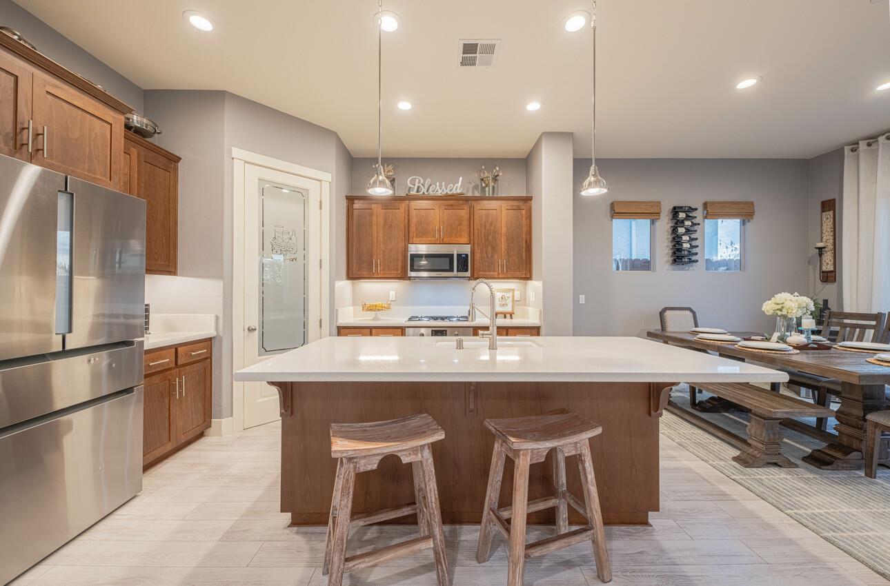 Detail Gallery Image 13 of 39 For 1622 Sunflower Dr, Hollister,  CA 95023 - 3 Beds | 2 Baths