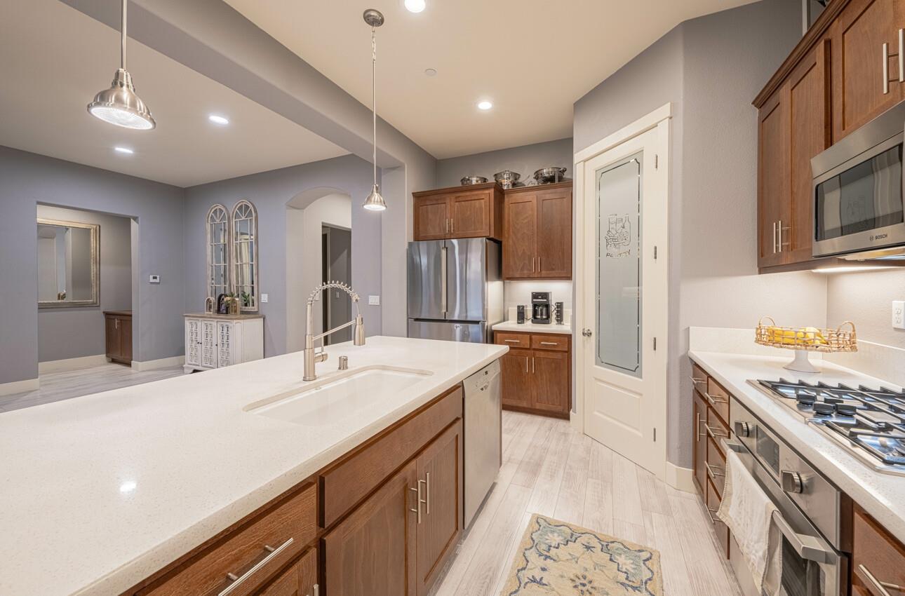 Detail Gallery Image 16 of 39 For 1622 Sunflower Dr, Hollister,  CA 95023 - 3 Beds | 2 Baths