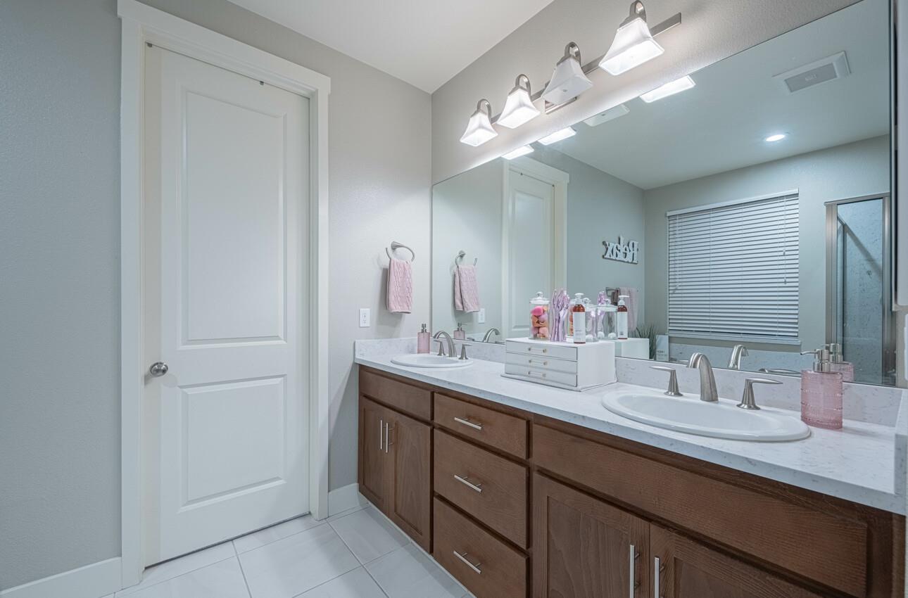 Detail Gallery Image 27 of 39 For 1622 Sunflower Dr, Hollister,  CA 95023 - 3 Beds | 2 Baths