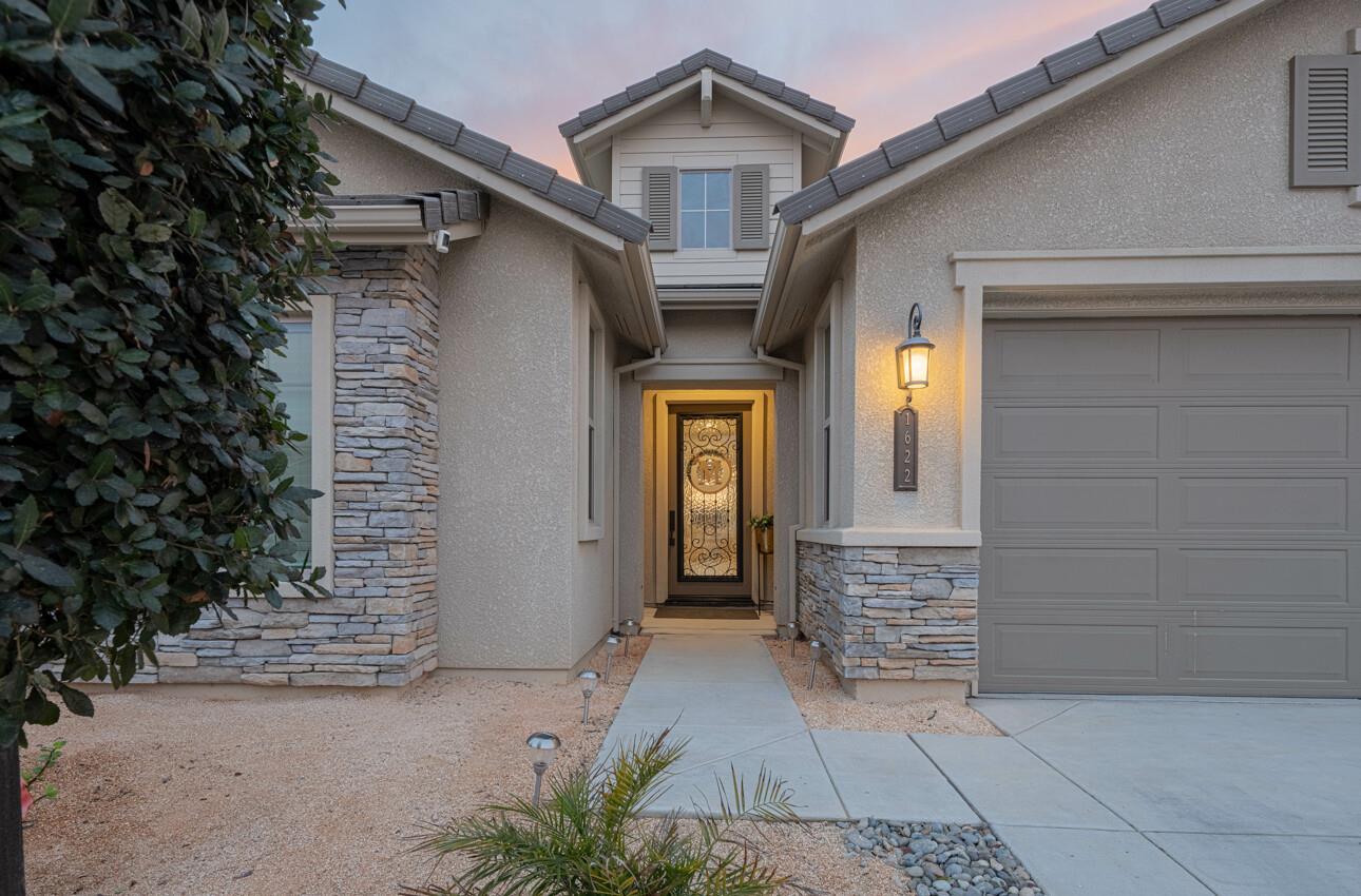Detail Gallery Image 5 of 39 For 1622 Sunflower Dr, Hollister,  CA 95023 - 3 Beds | 2 Baths