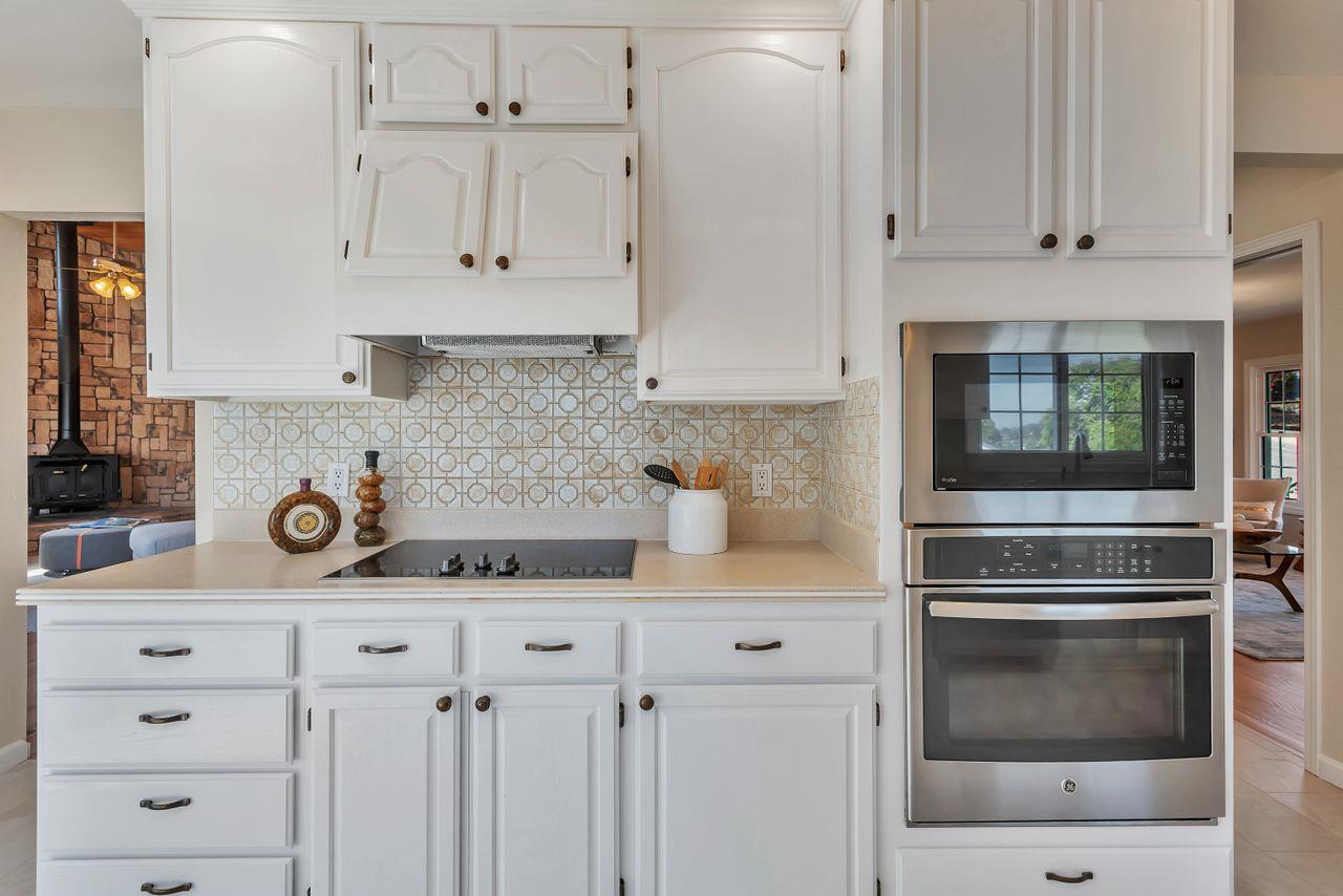 Detail Gallery Image 18 of 85 For 3709 Kenwood Ave, San Mateo,  CA 94403 - 4 Beds | 2/1 Baths