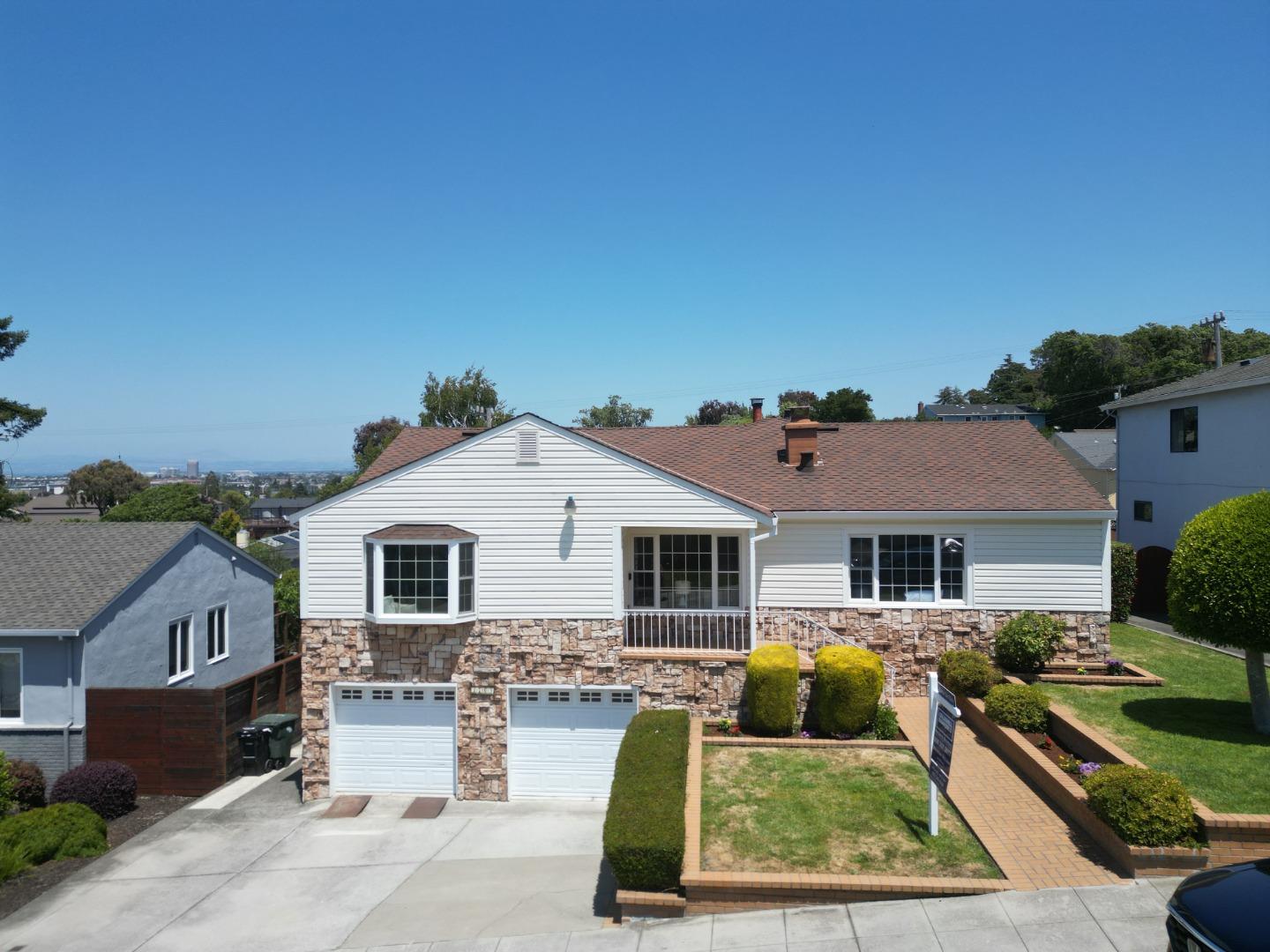 Detail Gallery Image 5 of 85 For 3709 Kenwood Ave, San Mateo,  CA 94403 - 4 Beds | 2/1 Baths