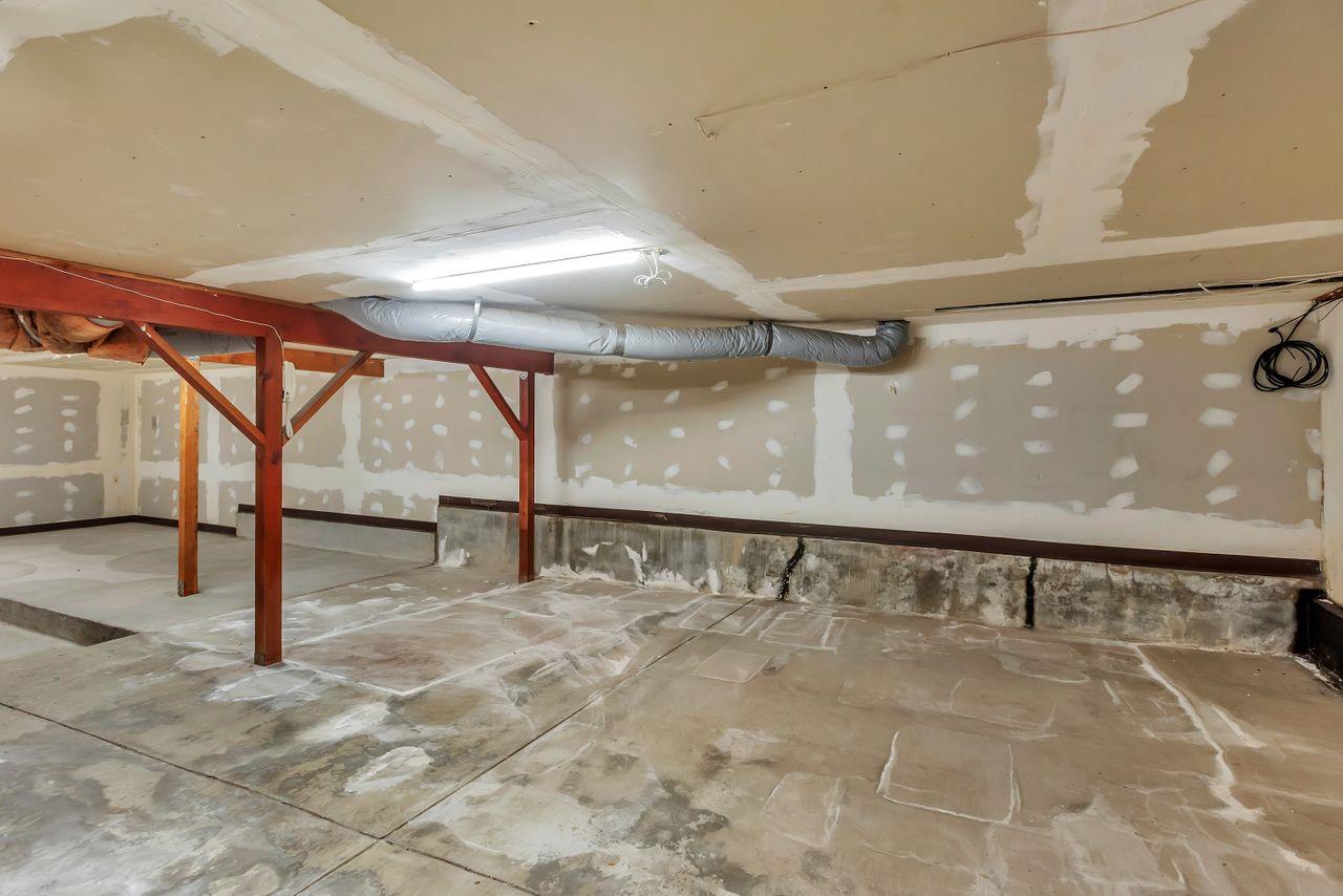Detail Gallery Image 60 of 85 For 3709 Kenwood Ave, San Mateo,  CA 94403 - 4 Beds | 2/1 Baths