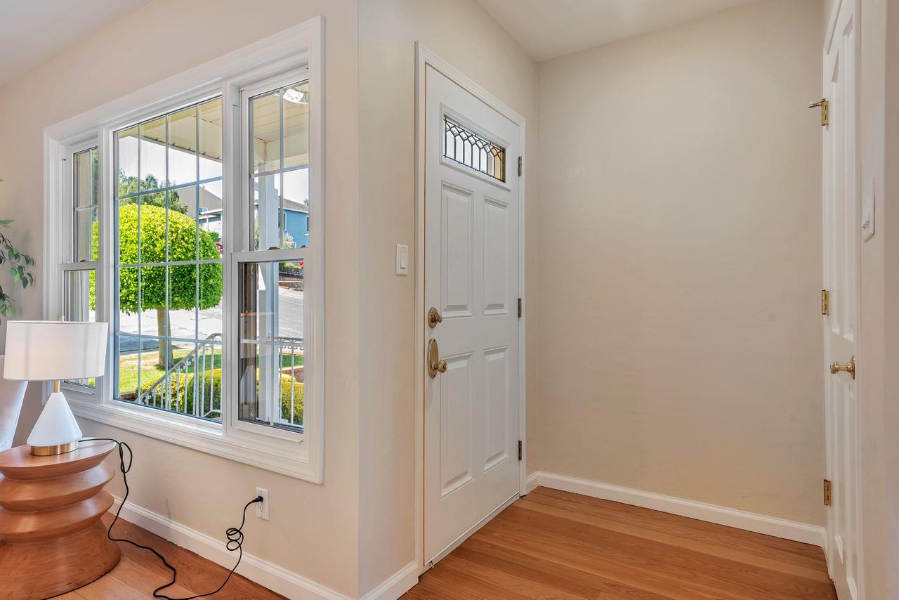 Detail Gallery Image 8 of 85 For 3709 Kenwood Ave, San Mateo,  CA 94403 - 4 Beds | 2/1 Baths