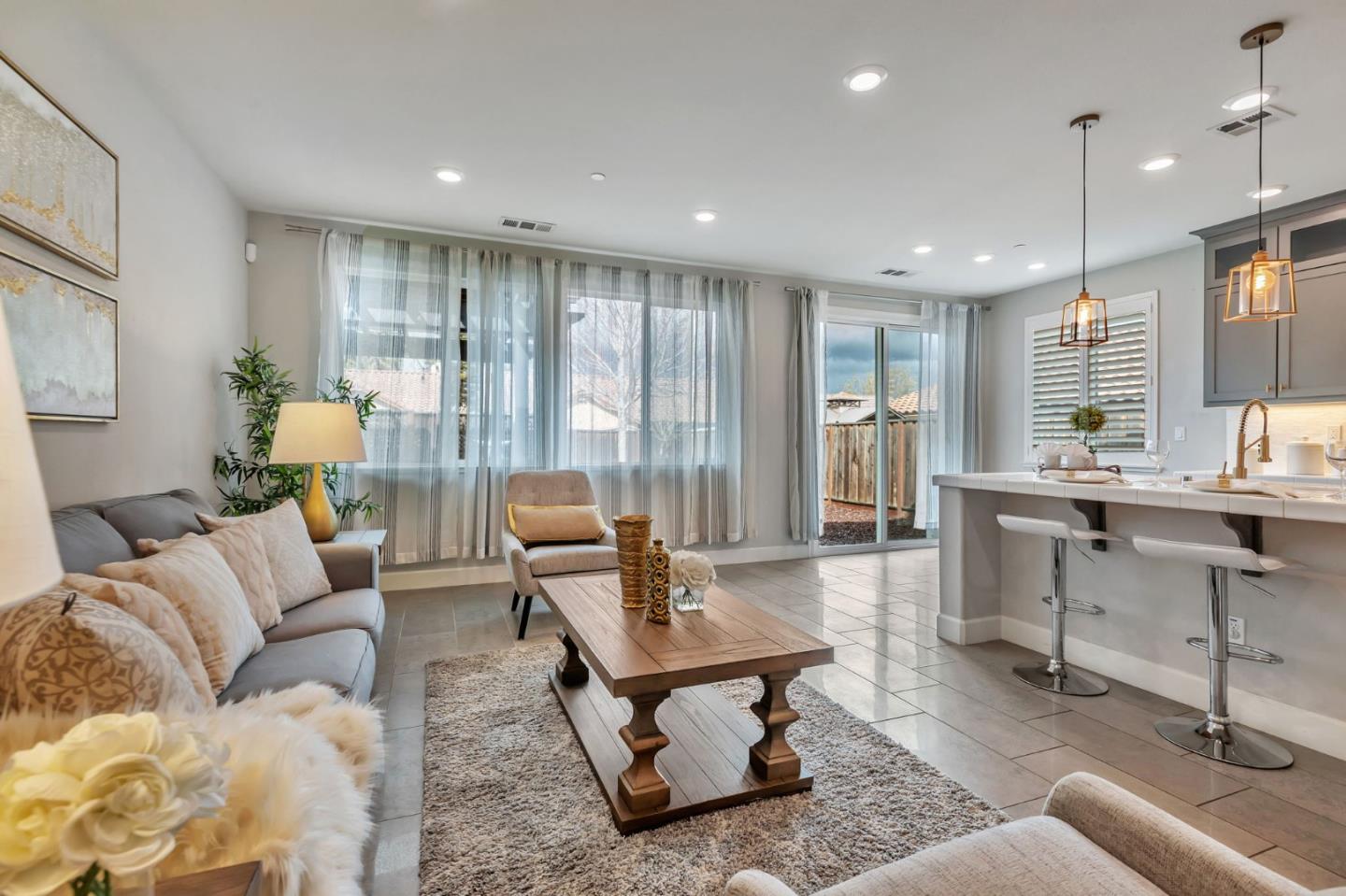Detail Gallery Image 12 of 48 For 1216 Steinbeck Dr, Hollister,  CA 95023 - 3 Beds | 2 Baths