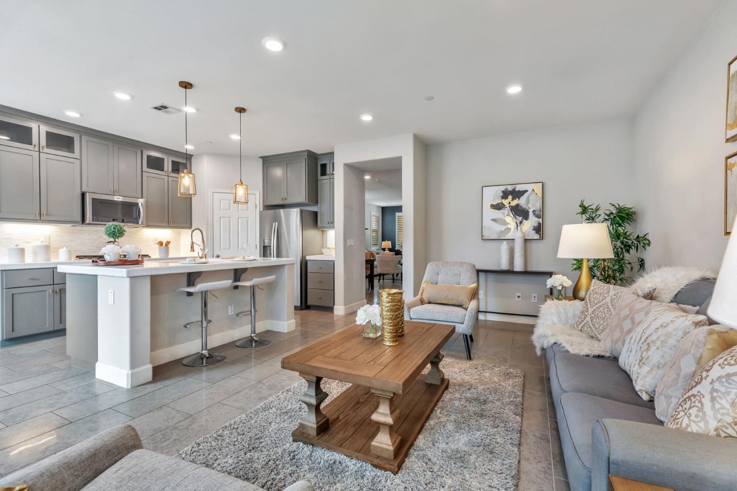 Detail Gallery Image 14 of 48 For 1216 Steinbeck Dr, Hollister,  CA 95023 - 3 Beds | 2 Baths