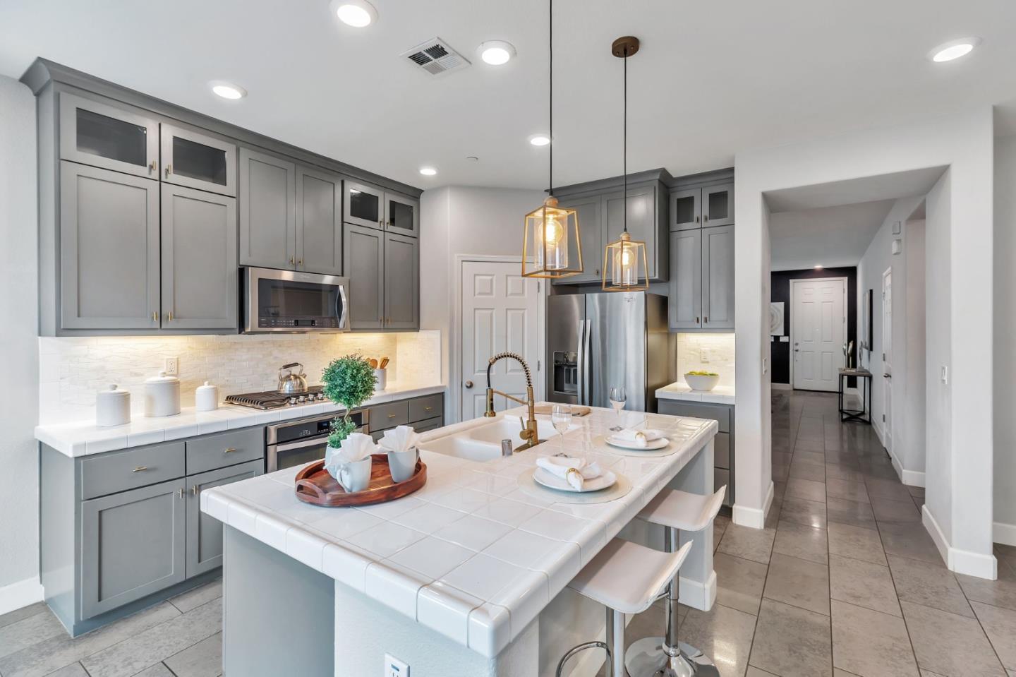 Detail Gallery Image 16 of 48 For 1216 Steinbeck Dr, Hollister,  CA 95023 - 3 Beds | 2 Baths