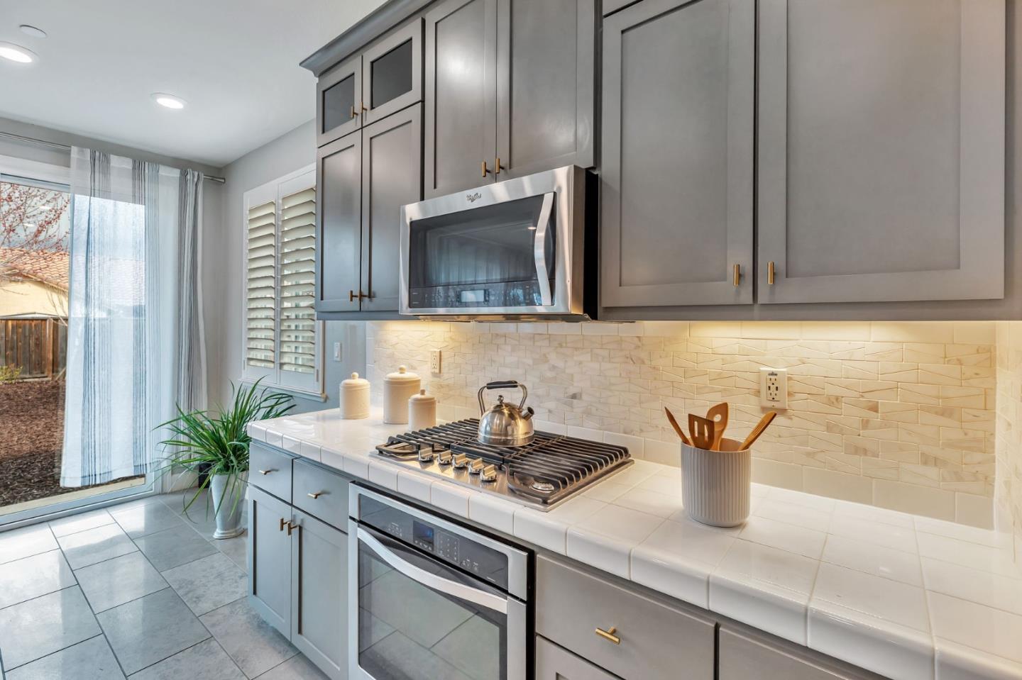Detail Gallery Image 18 of 48 For 1216 Steinbeck Dr, Hollister,  CA 95023 - 3 Beds | 2 Baths