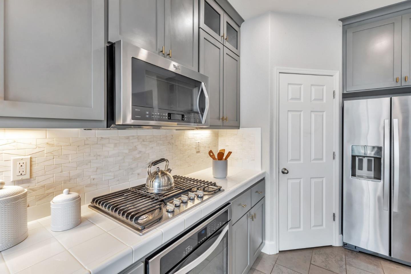 Detail Gallery Image 19 of 48 For 1216 Steinbeck Dr, Hollister,  CA 95023 - 3 Beds | 2 Baths