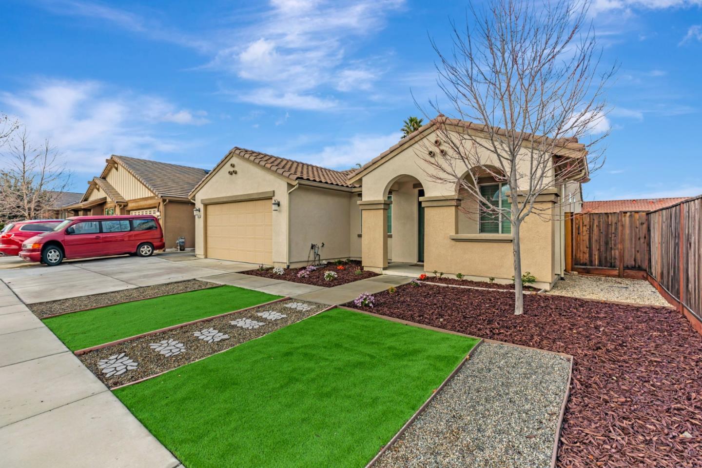 Detail Gallery Image 3 of 48 For 1216 Steinbeck Dr, Hollister,  CA 95023 - 3 Beds | 2 Baths