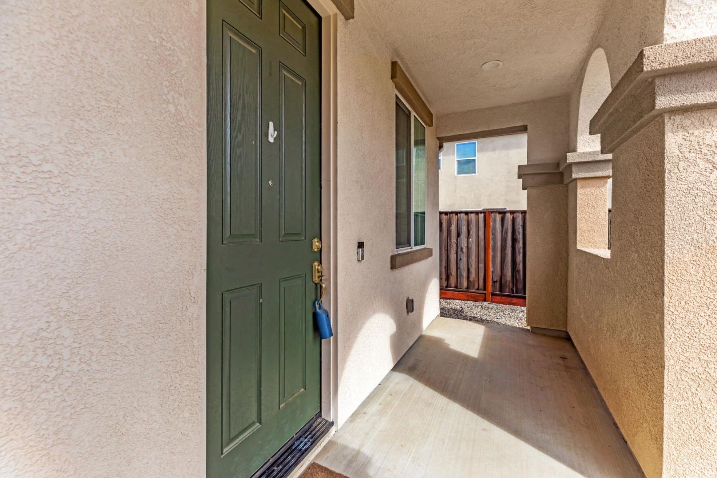 Detail Gallery Image 5 of 48 For 1216 Steinbeck Dr, Hollister,  CA 95023 - 3 Beds | 2 Baths