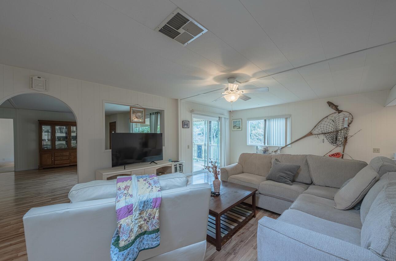 Detail Gallery Image 10 of 37 For 17581 Pond-Derosa #17581/3,  Prunedale,  CA 93907 - 2 Beds | 2 Baths